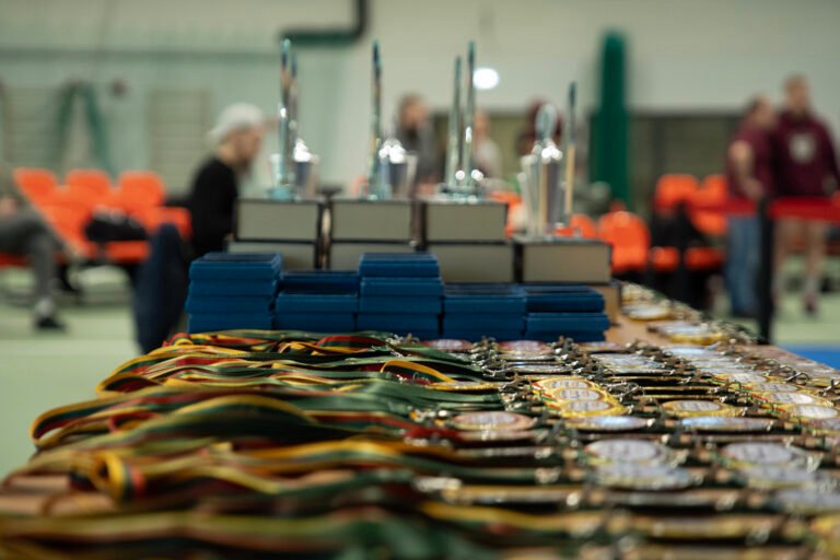 KVIETIMAS Į LIETUVOS JAUNIŲ IR JAUNIMO KLASIKINĖS JĖGOS TRIKOVĖS ČEMPIONATĄ 2026